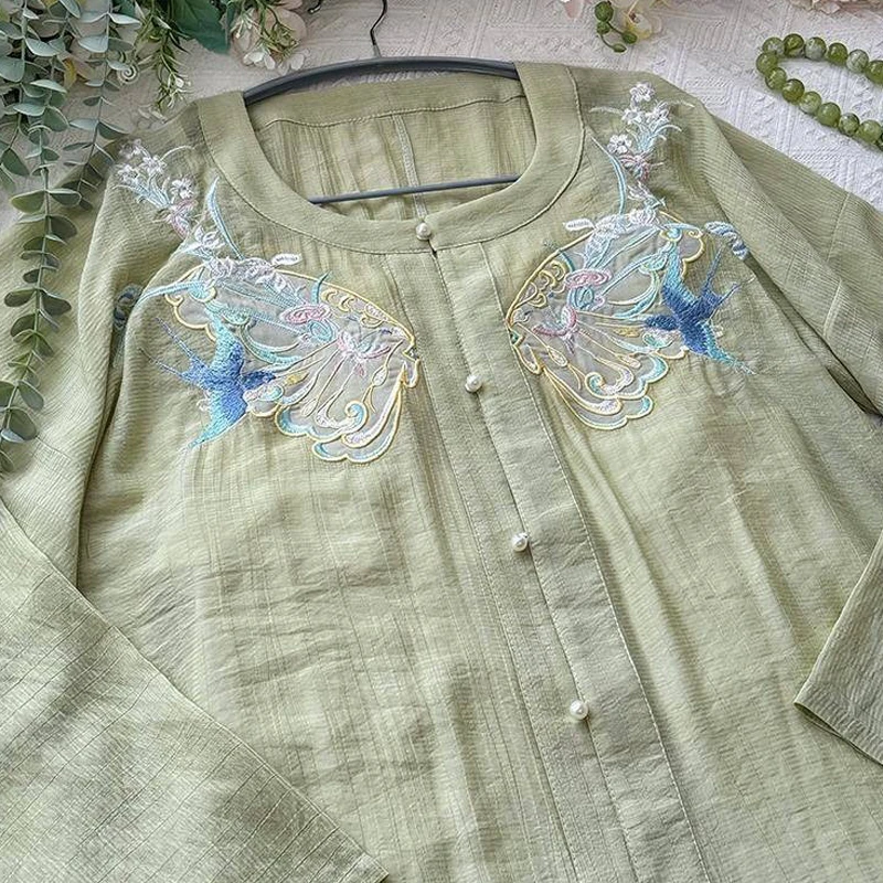 Ming-Dynasty-Hanfu-Women-Embroidered-Round-Neck-Shirt-Ma-Mian-Skirt-Breathable-Daily-3 Ming Dynasty Hanfu Women Embroidered Round Neck Shirt Ma Mian Skirt Breathable Daily
