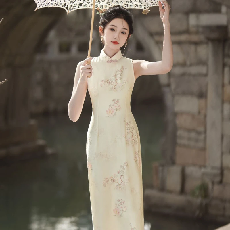 Sleeveless-Cheongsam-Ladies-Elegant-Beige-Long-Qipao-2 Sleeveless Cheongsam Ladies Elegant Beige Long Qipao
