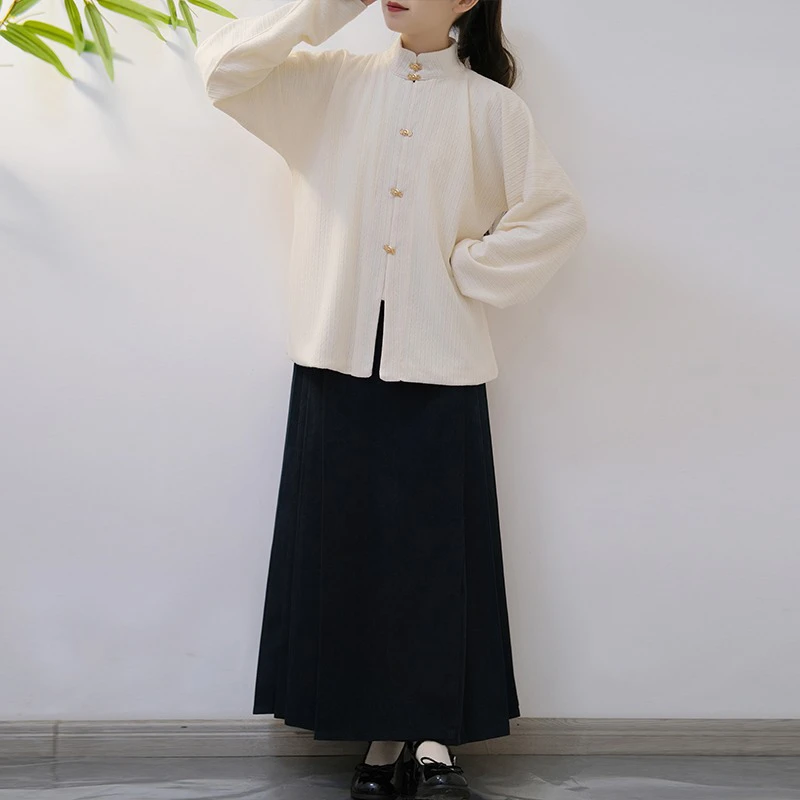 Ming-Dynasty-Women-Winter-Hanfu-Simple-Design-Ma-Mian-Skirt-2 Ming Dynasty Women Winter Hanfu Simple Design Ma Mian Skirt