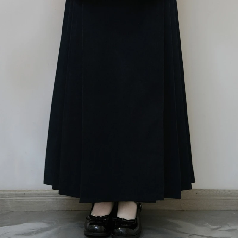 Ming-Dynasty-Women-Winter-Hanfu-Simple-Design-Ma-Mian-Skirt-4 Ming Dynasty Women Winter Hanfu Simple Design Ma Mian Skirt