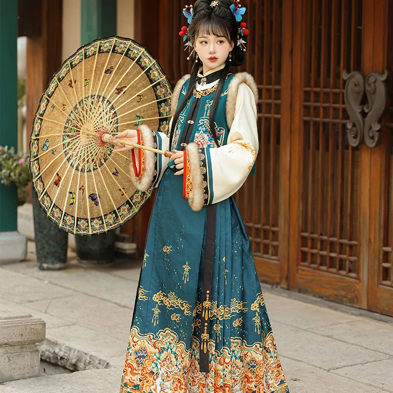Ming-Bijia-Hanfu-Winter-Warm-New-Year-Style-1 Ming Bijia Hanfu Winter Warm New Year Style