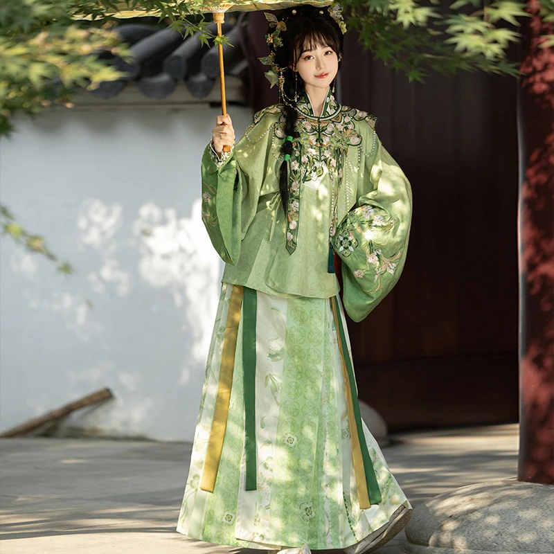 Ming-Dynasty-Hanfu-Aoqun-Autumn-Green-Mamian-Qun-1 Ming Dynasty Hanfu Aoqun Autumn Green Mamian Qun