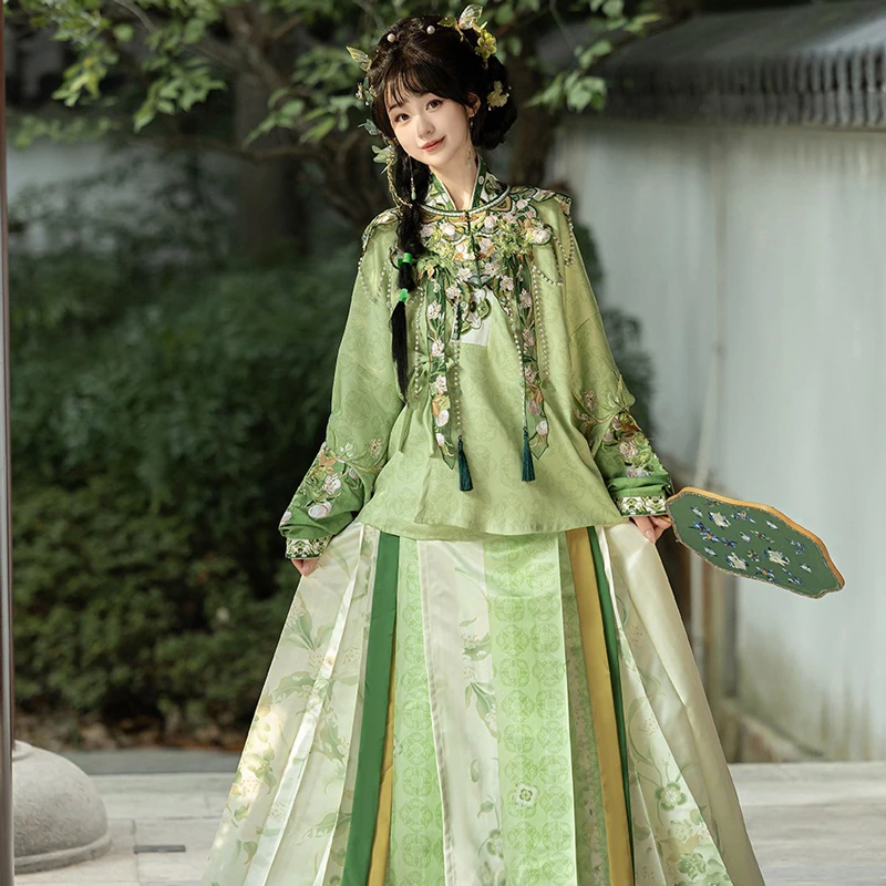 Ming-Dynasty-Hanfu-Aoqun-Autumn-Green-Mamian-Qun-2 Ming Dynasty Hanfu Aoqun Autumn Green Mamian Qun