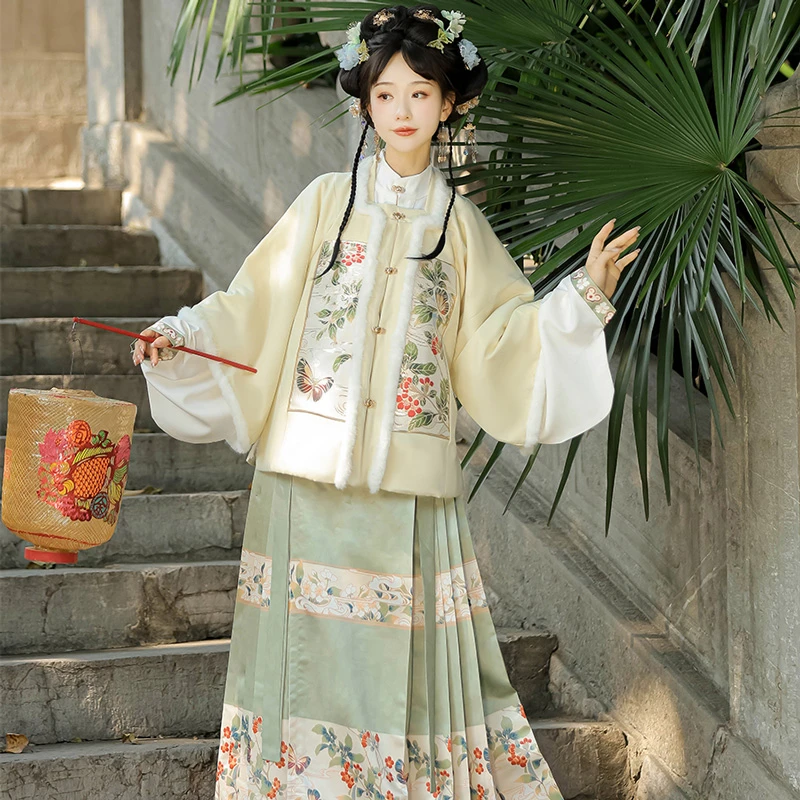Ming-Dynasty-Winter-Green-Colours-Hanfu-New-Year-Pipa-Sleeve-1 Ming Dynasty Winter Green Colours Hanfu New Year Pipa Sleeve