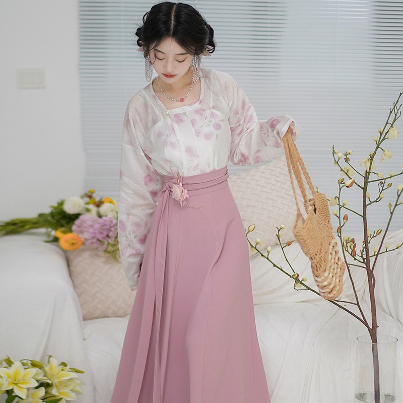 Summer-Hanfu-Ming-Dynasty-Style-Women-Shorts-Set-Round-Neck-Shirt-2 Summer Hanfu Ming Dynasty Style Women Shorts Set Round Neck Shirt