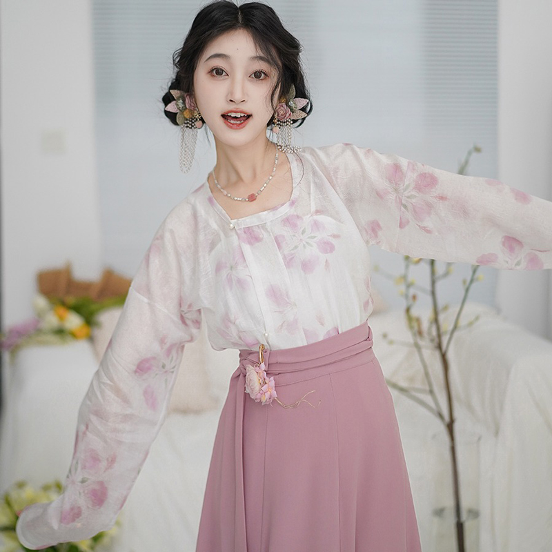 Summer-Hanfu-Ming-Dynasty-Style-Women-Shorts-Set-Round-Neck-Shirt-3 Summer Hanfu Ming Dynasty Style Women Shorts Set Round Neck Shirt