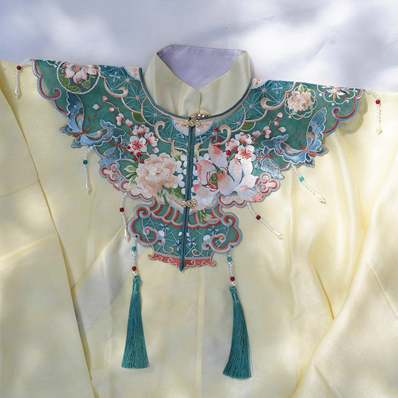Ming-Dynasty-Hanfu-Yun-Jian-Accessories-Embroidered-Flower-Cloud-Shoulder-1 Ming Dynasty Hanfu Yun Jian Accessories Embroidered Flower Cloud Shoulder