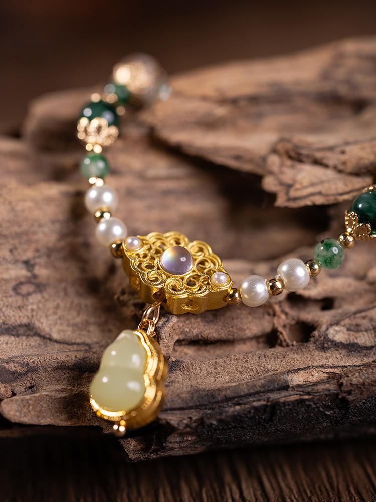 Hanfu Women Necklace Green Short Yingluo with Hulu