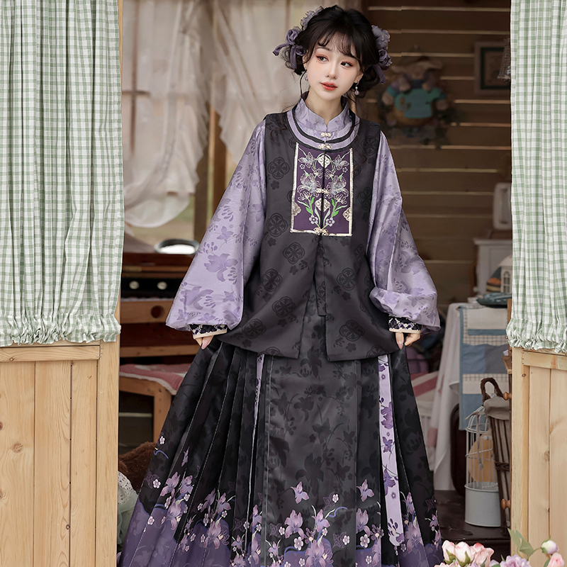 Women-Ming-Hanfu-Purple-Style-Bijia-Set-Autumn-Mamian-Skirt-1 Violet Elegance