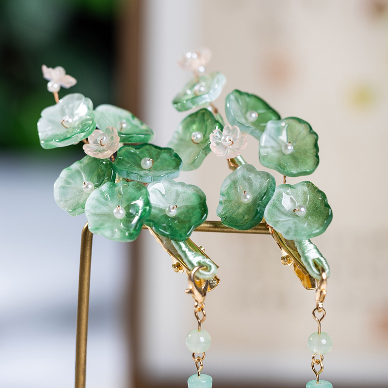 Hanfu-Hairpin-with-Lotus-Leaf-Tassel-Minimalist-Hair-Accessory-for-Cheongsam-4 Hanfu Hairpin with Lotus Leaf Tassel Minimalist Hair Accessory for Cheongsam