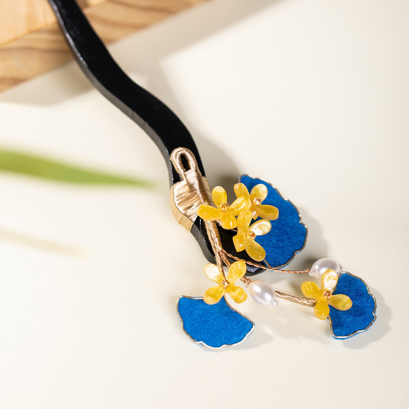 Hanfu-Wooden-Hairpin-Ginkgo-Leaf-Design-Simple-Velvet-Fabric-Hair-Accessory-3 Hanfu Wooden Hairpin Ginkgo Leaf Design Simple Velvet Fabric Hair Accessory