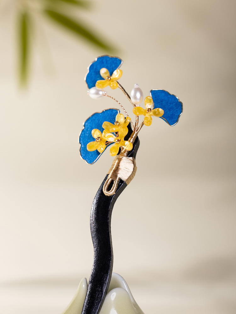 Hanfu Wooden Hairpin Ginkgo Leaf Design Simple Velvet Fabric Hair Accessory