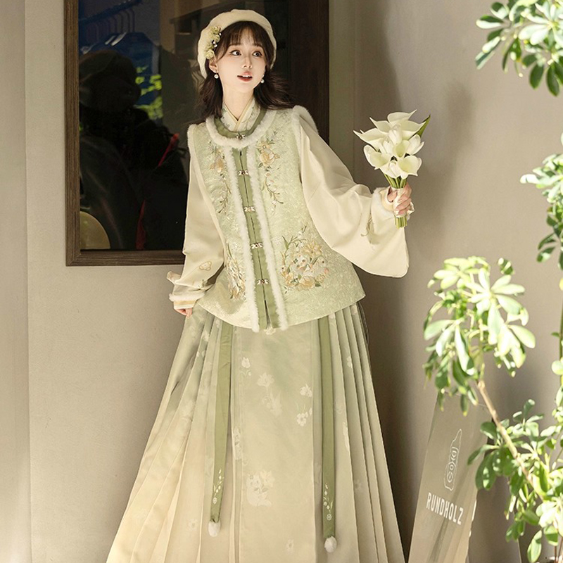 Winter-Women-Hanfu-Fluffy-Lining-Ming-Dynasty-Mamian-Qun-Set-1 Meow Whisper