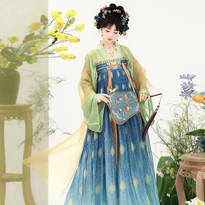 Autumn-Women-Hanfu-Set-in-Tang-Dynasty-Style-Qixiong-Shanqun-1 Celestial Grace