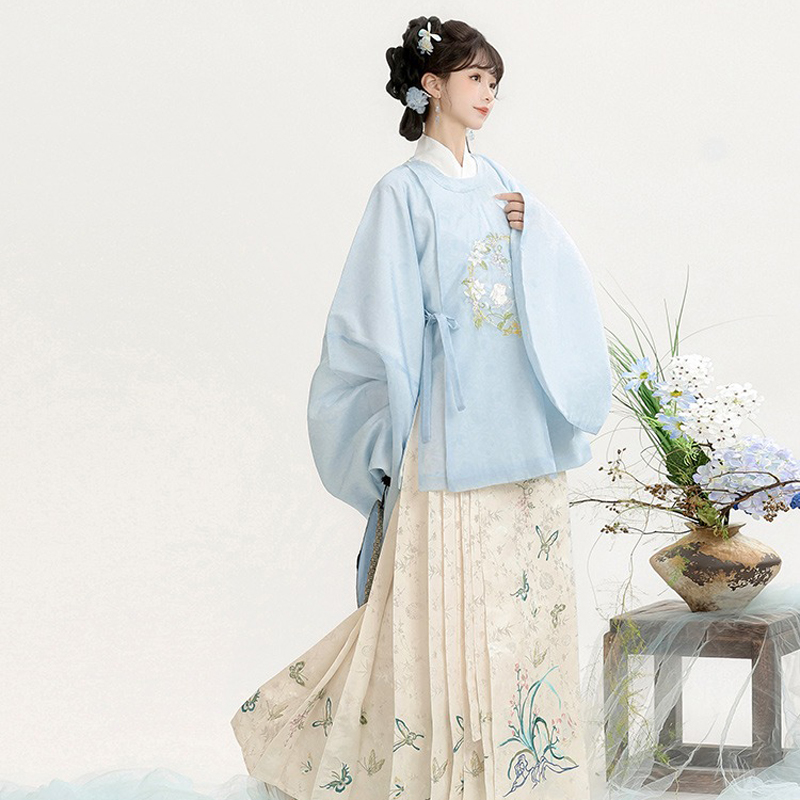 Classic-Ming-Dynasty-Women-Hanfu-Round-Neck-Mamian-Skirt-Winter-Set-4 Classic Ming Dynasty Women Hanfu Round-Neck Mamian Skirt Winter Set