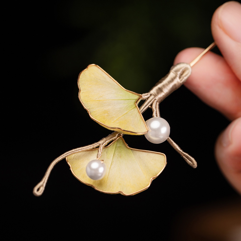 Hanfu-Ginkgo-Leaf-Brooch-Art-Deco-Inspired-Pin-for-Cheongsam-Accessories-1 Hanfu Ginkgo Leaf Brooch Art Deco-Inspired Pin for Cheongsam Accessories