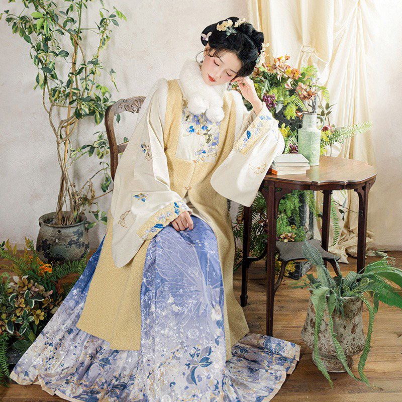 Ming-Dynasty-Women-Long-Coat-and-Maian-Skirt-Bijia-Set-2 Ming Dynasty Women Long Coat and Maian Skirt Bijia Set