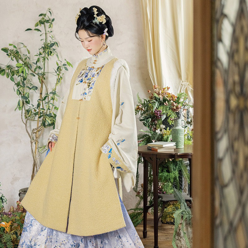Ming-Dynasty-Women-Long-Coat-and-Maian-Skirt-Bijia-Set-3 Ming Dynasty Women Long Coat and Maian Skirt Bijia Set