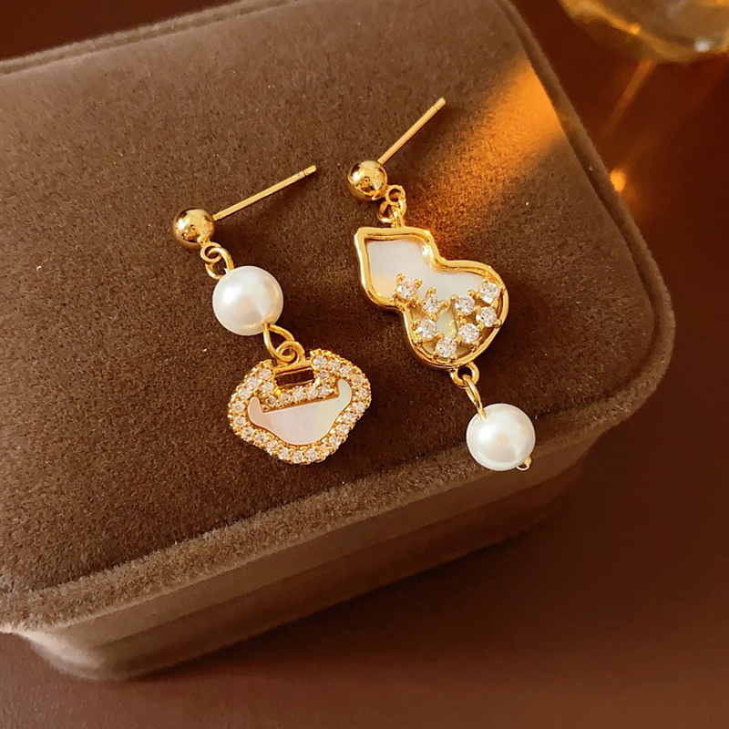 Women-Exquisite-Earrings-Peace-Lock-Niche-Pearl-Ear-Accessories-2 Women Exquisite Earrings Peace Lock Niche Pearl Ear Accessories