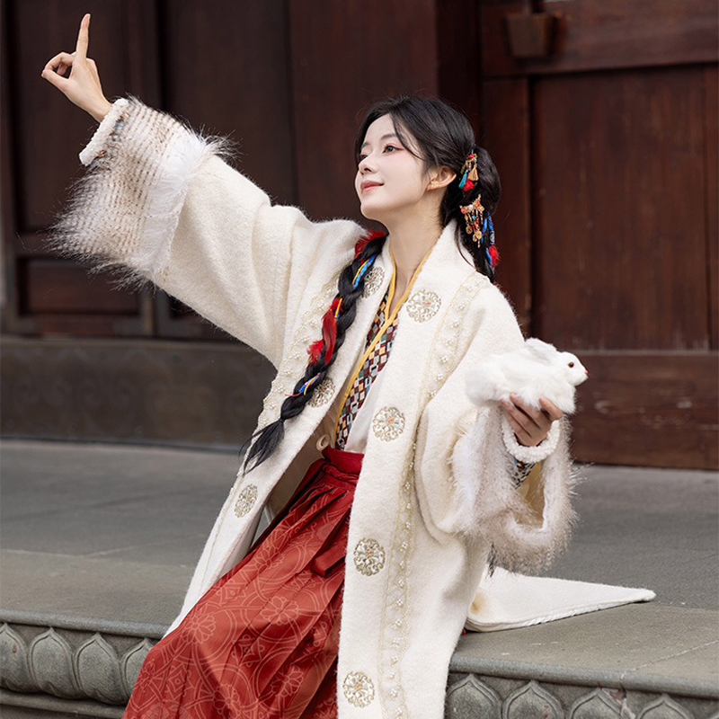 Women-Winter-Fluffy-Fleece-Lined-Coat-Unique-Song-Dynasty-Hanfu-Set-4 Women Winter Fluffy Fleece-Lined Coat Unique Song Dynasty Hanfu Set