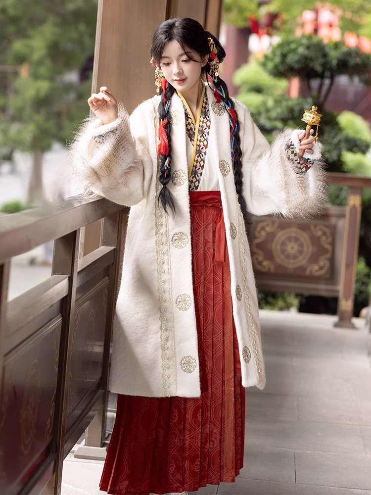 Women Winter Fluffy Fleece-Lined Coat Unique Song Dynasty Hanfu Set