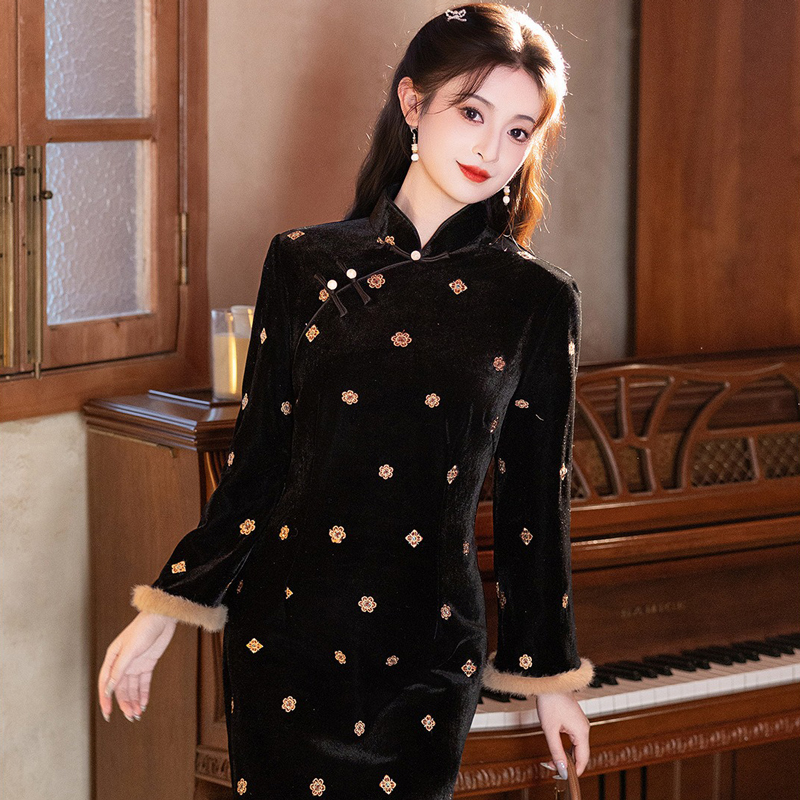 Women-Black-Winter-Cheongsam-Thickened-Velvet-Long-Length-Qipao-1 Velvet Starlight