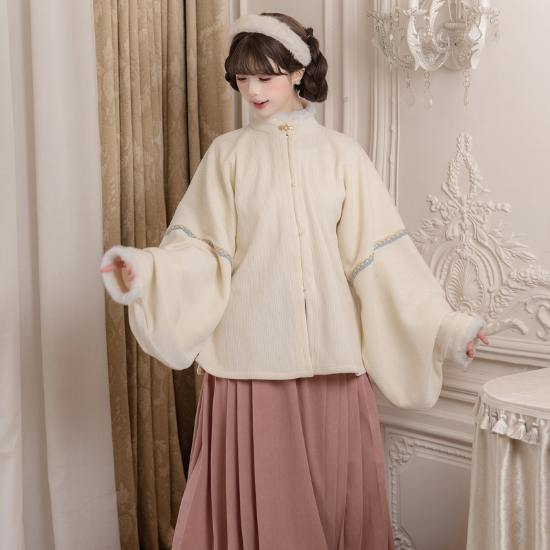 Women-New-Year-Hanfu-Bijia-Set-Ming-Dynasty-Style-Thickened-Winter-Attire-3 Women New Year Hanfu Bijia Set Ming Dynasty Style Thickened Winter Attire