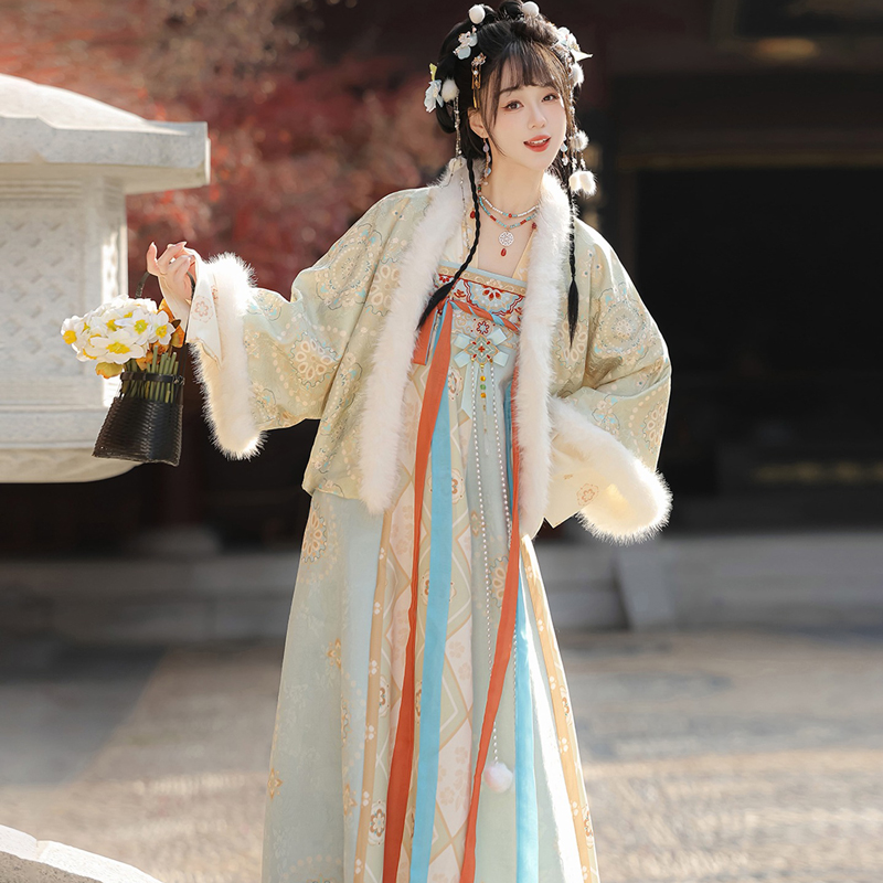 Women-Winter-Tang-Dynasty-Hanfu-Qixiong-Skirt-Set-Thickened-New-Year-Attire-2 Women Winter Tang Dynasty Hanfu Qixiong Skirt Set Thickened New Year Attire