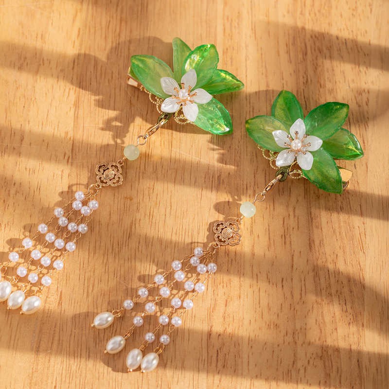 Classic-Hairpin-with-Buyao-Tassel-and-Green-Leaf-Design-Children's-Hanfu-Hair-Accessory-1 Classic Hairpin with Buyao Tassel and Green Leaf Design Children's Hanfu Hair Accessory