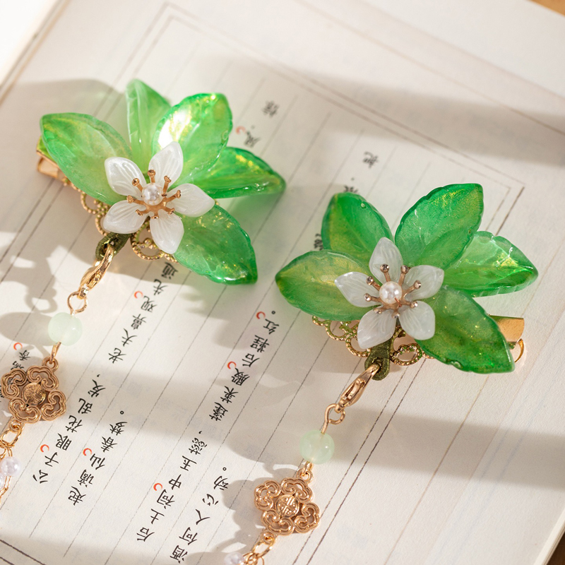 Classic-Hairpin-with-Buyao-Tassel-and-Green-Leaf-Design-Children's-Hanfu-Hair-Accessory-2 Classic Hairpin with Buyao Tassel and Green Leaf Design Children's Hanfu Hair Accessory