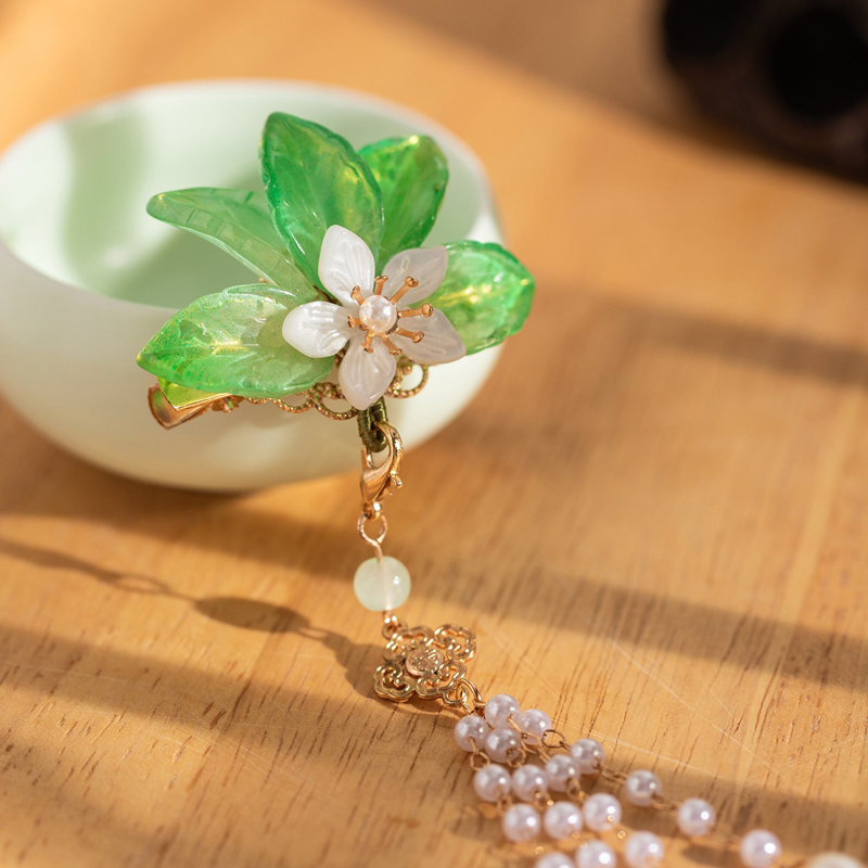 Classic-Hairpin-with-Buyao-Tassel-and-Green-Leaf-Design-Children's-Hanfu-Hair-Accessory-3 Classic Hairpin with Buyao Tassel and Green Leaf Design Children's Hanfu Hair Accessory
