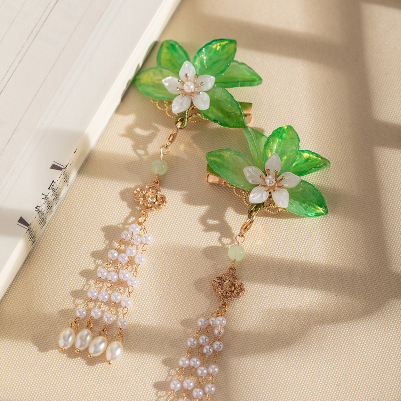Classic-Hairpin-with-Buyao-Tassel-and-Green-Leaf-Design-Children's-Hanfu-Hair-Accessory-4 Classic Hairpin with Buyao Tassel and Green Leaf Design Children's Hanfu Hair Accessory