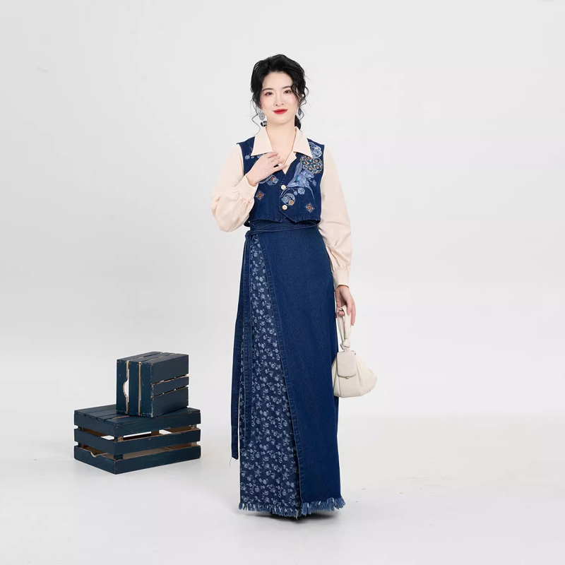 Fashionable-Hanfu-Short-Embroidered-Vest-with-Denim-Inspired-Xuanqun-1 Fashionable Hanfu Short Embroidered Vest with Denim-Inspired Xuanqun