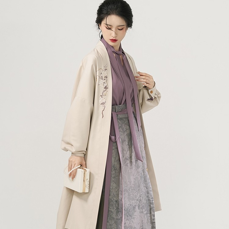 Fashionable-Womemn-Hanfu-Commuter-Wear-Modernized-Song-Dynasty-Attire-1 Fashionable Womemn Hanfu Commuter Wear: Modernized Song Dynasty Attire