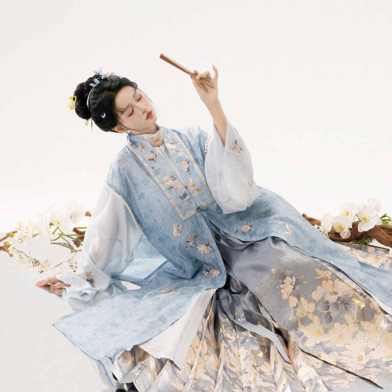 Ming-Dynasty-Hanfu-Set-Long-Bijia-Elegant-Mamian-Qun-3 Ming Dynasty Hanfu Set Long Bijia Elegant Mamian Qun