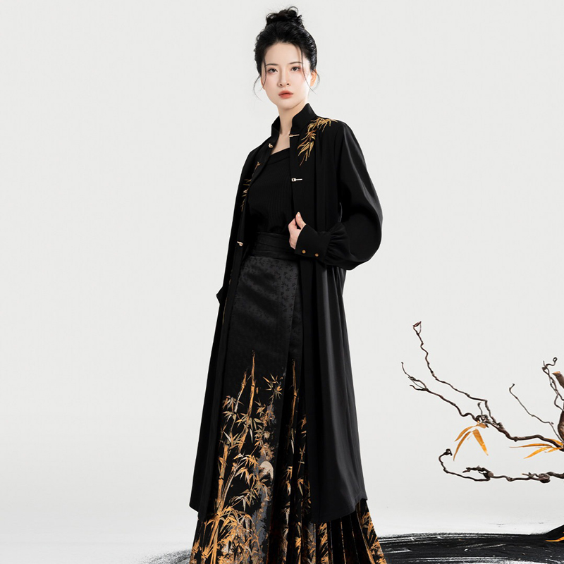 Ming-Dynasty-Style-Hanfu-Stand-Up-Collar-Coat-with-Embroidered-Gold-Threaded-Mamianqun-Set-2 Ming Dynasty Style Hanfu Stand-Up Collar Coat with Embroidered Gold-Threaded Mamianqun Set