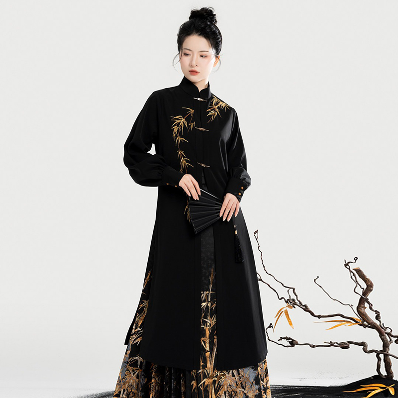 Ming-Dynasty-Style-Hanfu-Stand-Up-Collar-Coat-with-Embroidered-Gold-Threaded-Mamianqun-Set-3 Ming Dynasty Style Hanfu Stand-Up Collar Coat with Embroidered Gold-Threaded Mamianqun Set