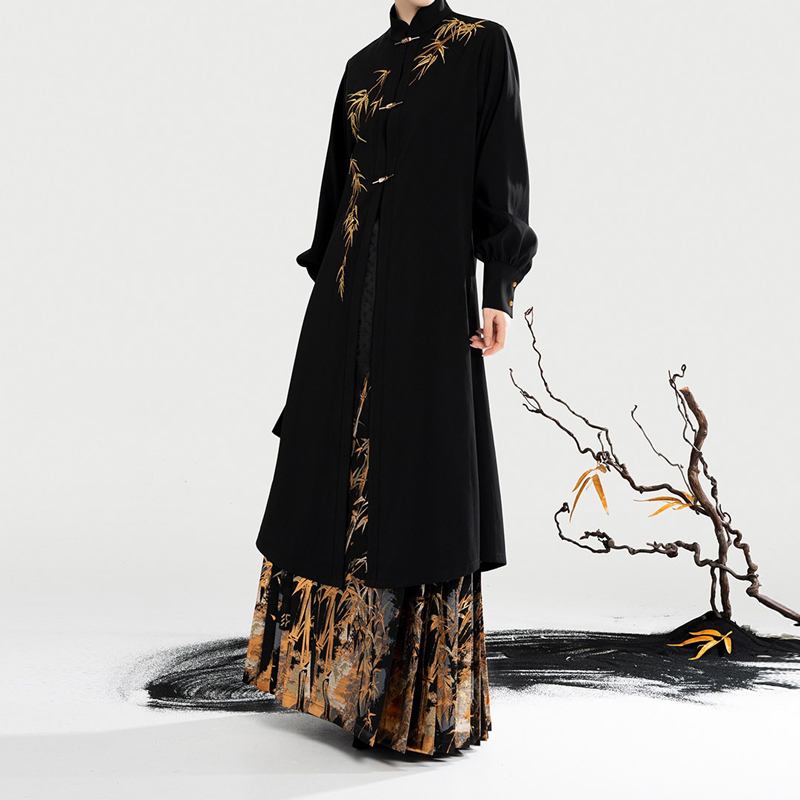 Ming-Dynasty-Style-Hanfu-Stand-Up-Collar-Coat-with-Embroidered-Gold-Threaded-Mamianqun-Set-4 Ming Dynasty Style Hanfu Stand-Up Collar Coat with Embroidered Gold-Threaded Mamianqun Set