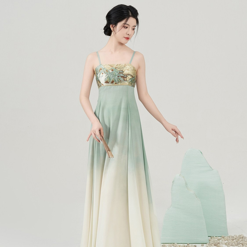 Tang-Dynasty-inspired-Hanfu-style-strapless-dress-set-with-Han-elements-summer-two-piece-ensemble-3 Qing Shan Xing (青山行)