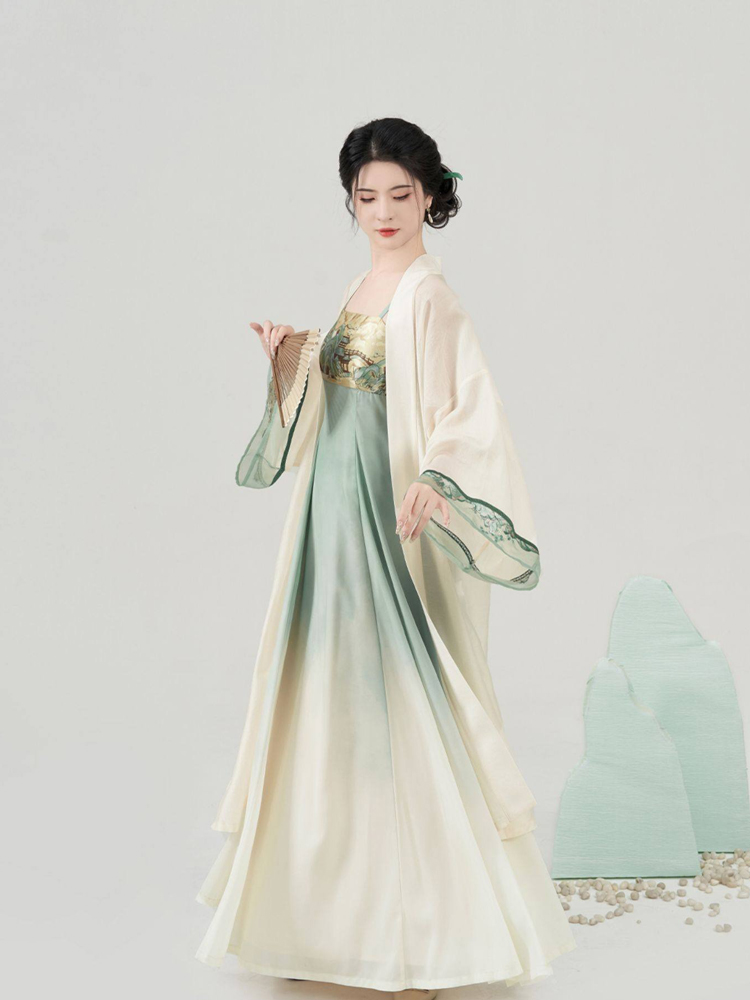 Qing Shan Xing (青山行)