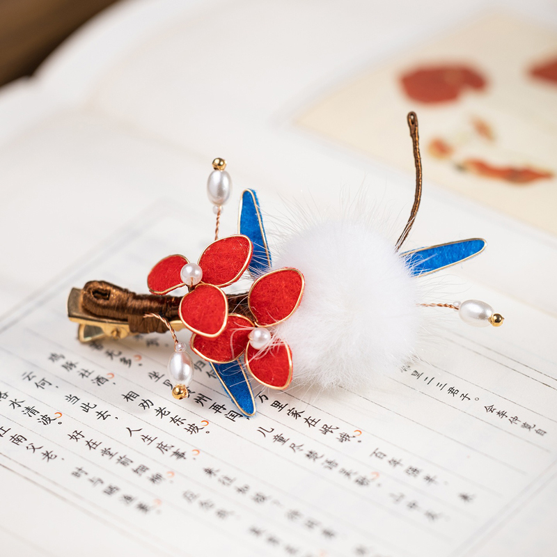 Traditional-Style-Hair-Accessories-Winter-Fuzzy-Ball-Hair-Clips-Handmade-Velvet-Hanfu-Hair-Ornaments-3 Traditional-Style Hair Accessories Winter Fuzzy Ball Hair Clips Handmade Velvet Hanfu Hair Ornaments