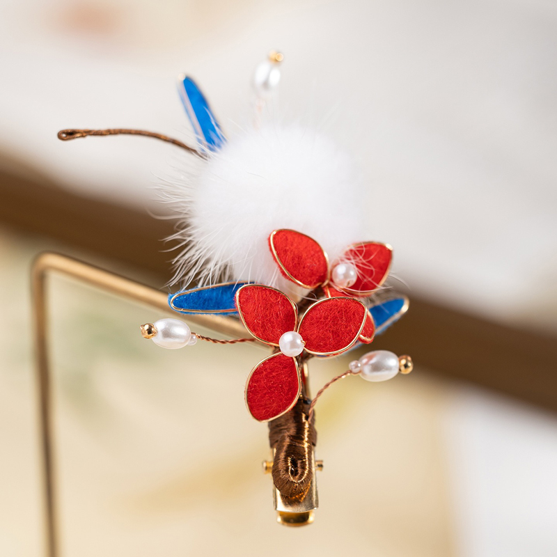 Traditional-Style-Hair-Accessories-Winter-Fuzzy-Ball-Hair-Clips-Handmade-Velvet-Hanfu-Hair-Ornaments-4 Traditional-Style Hair Accessories Winter Fuzzy Ball Hair Clips Handmade Velvet Hanfu Hair Ornaments