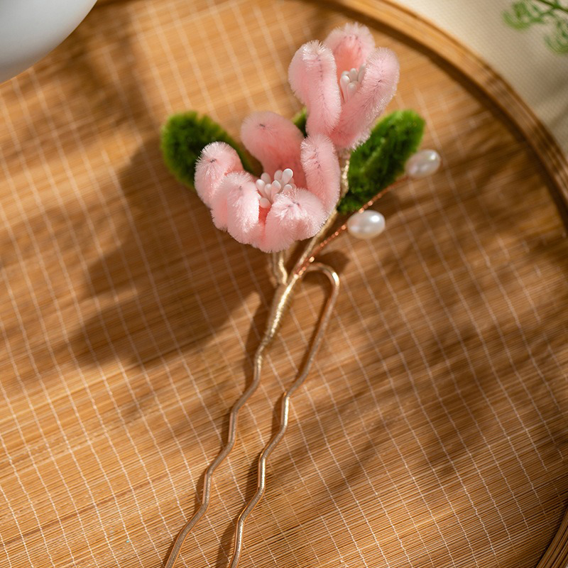 Fuzzy-Hair-Accessories-for-Winter-Pink-Hanfu-Outfits-3 Fuzzy Hair Accessories for Winter Pink Hanfu Outfits