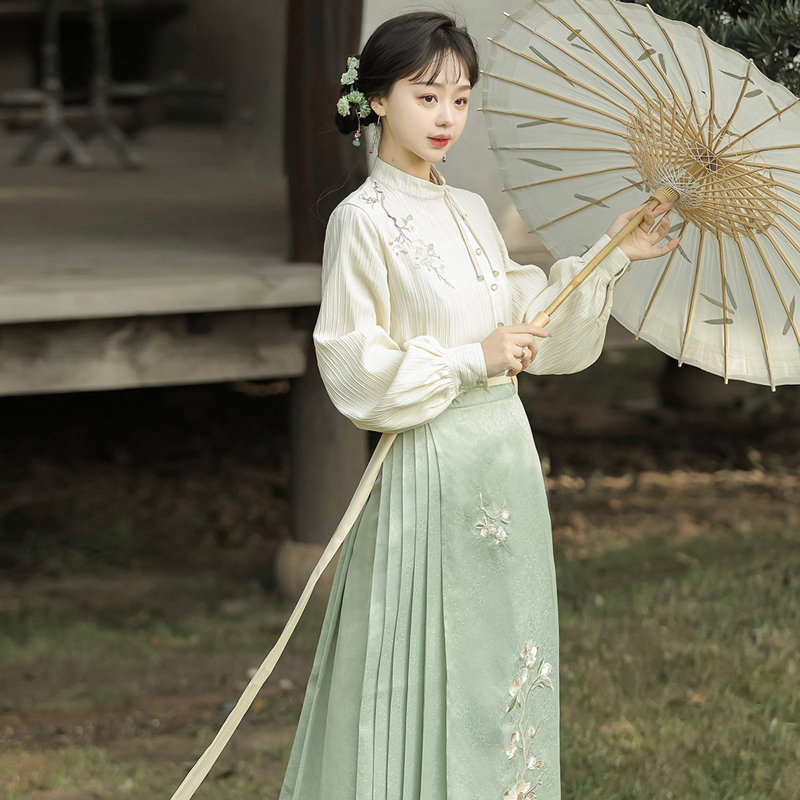 Spring-Women-Hanfu-New-Chinese-Style-Daily-Hanfu-Set-with-Mamian-Qun-1 Verdant Branch