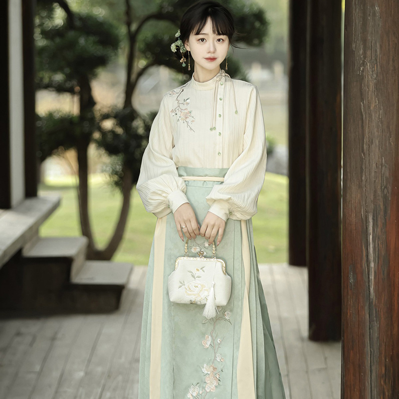 Spring-Women-Hanfu-New-Chinese-Style-Daily-Hanfu-Set-with-Mamian-Qun-2 Spring Women Hanfu New Chinese Style Daily Hanfu Set with Mamian Qun
