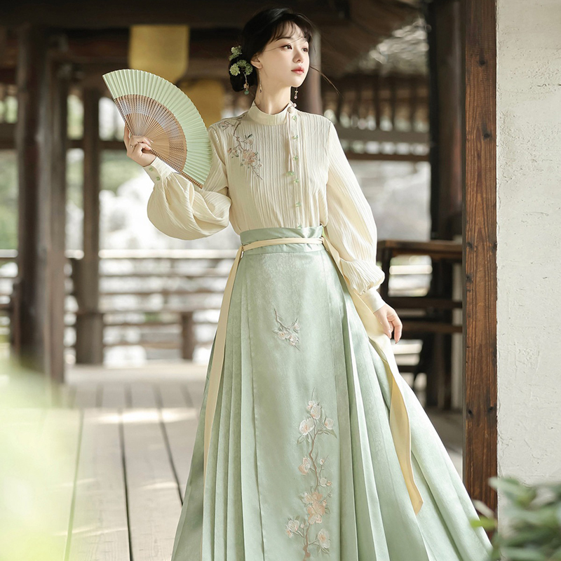 Spring-Women-Hanfu-New-Chinese-Style-Daily-Hanfu-Set-with-Mamian-Qun-3 Spring Women Hanfu New Chinese Style Daily Hanfu Set with Mamian Qun