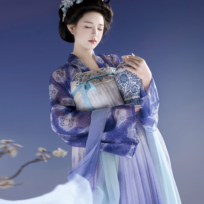 Tang-Dynasty-Inspired-Women's-Qixiong-Ruqun-Blue-and-White-Porcelain-Style-Ethereal-Ensemble-4 Tang Dynasty Inspired Women's Qixiong Ruqun Blue-and-White Porcelain Style Ethereal Ensemble