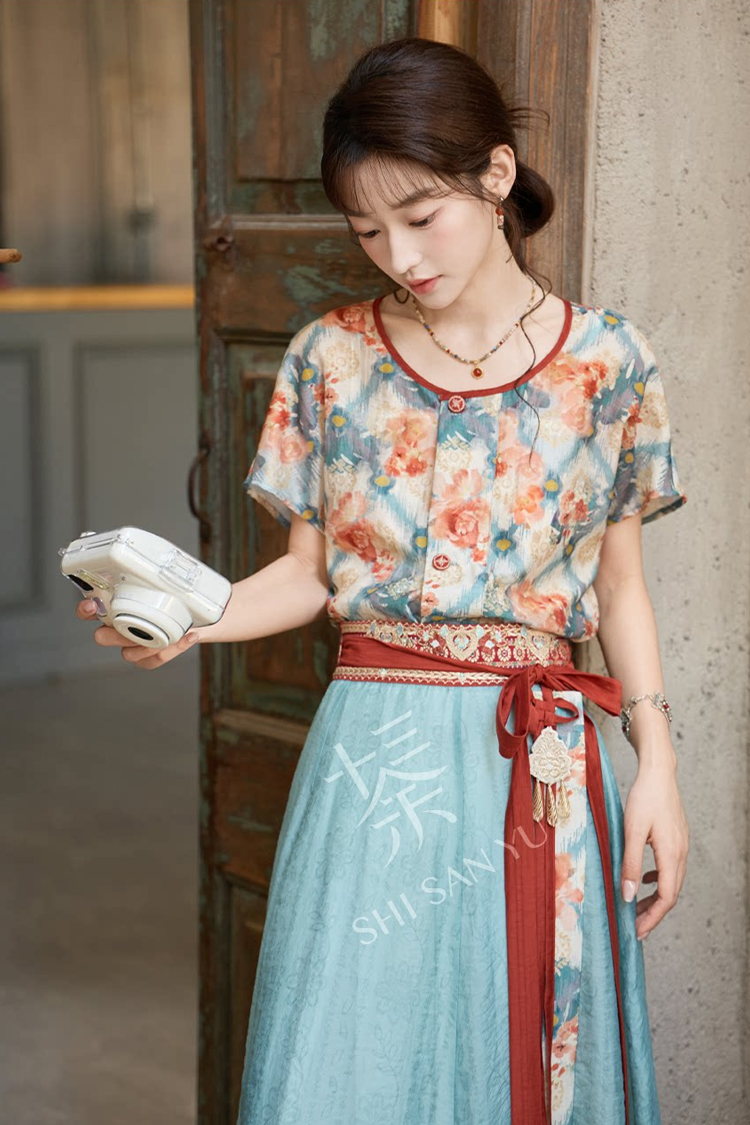 Tang Dynasty Style Women Hanfu Set in Tencel Fabric for Casual Daily Wear