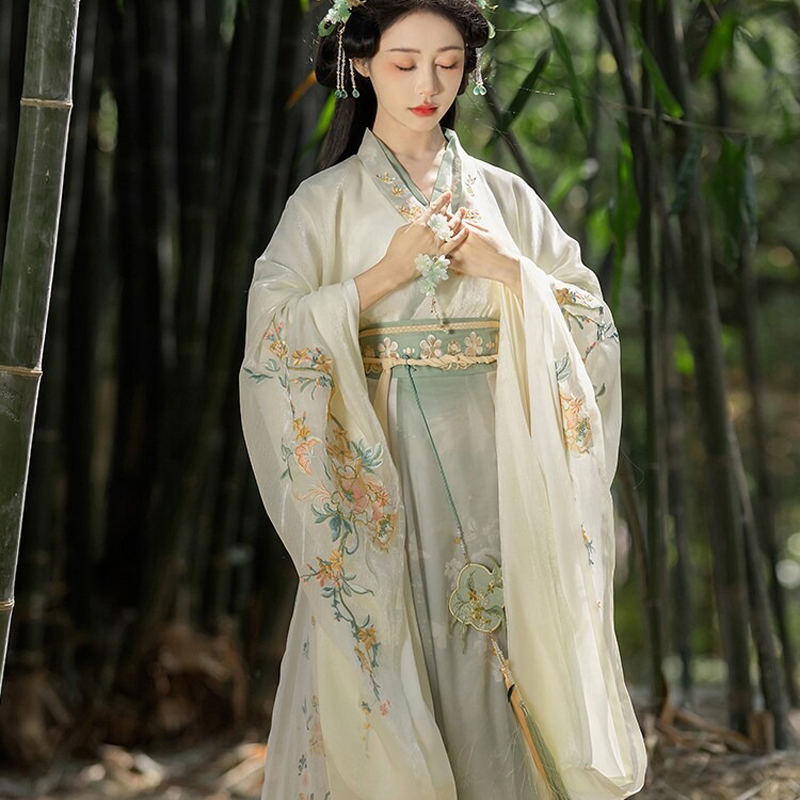 Wei-Jin-Style-Women-Hanfu-Set-in-Beige-Qiyao-Ruqun-for-Spring-2 Wei-Jin Style Women Hanfu Set in Beige Qiyao Ruqun for Spring