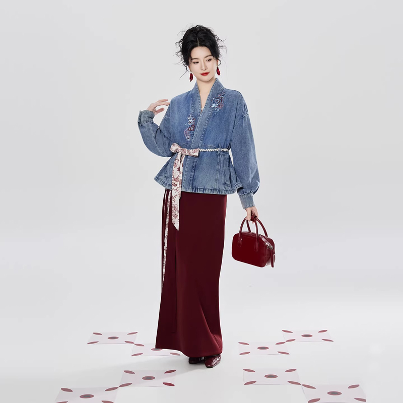 Fashion-Hanfu-Denim-Jacket-with-Song-Dynasty-Aesthetic-for-Women-Daily-Wear-1 Gang Feng Mei Ren (港风美人)
